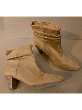 XX Women's sz 7, Comfort est 1946 Suede slouch ankle boots